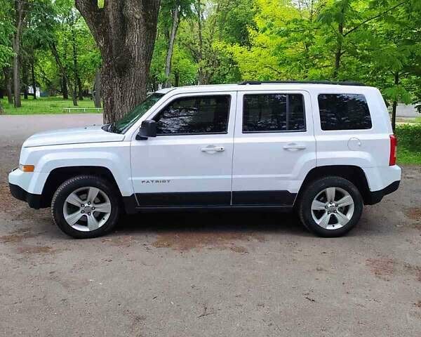 Джип Патриот 2014 в Чернигове на Automoto.ua Белый Джип Патриот, объемом двигателя 2.36 л и пробегом 95 тыс. км за 9800 $, фото 1 на Automoto.ua