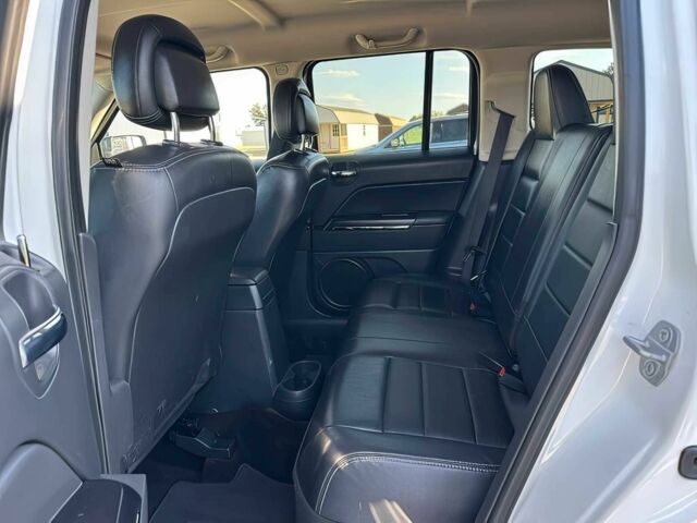 Белый Джип Патриот, объемом двигателя 2.4 л и пробегом 75 тыс. км за 7000 $, фото 11 на Automoto.ua