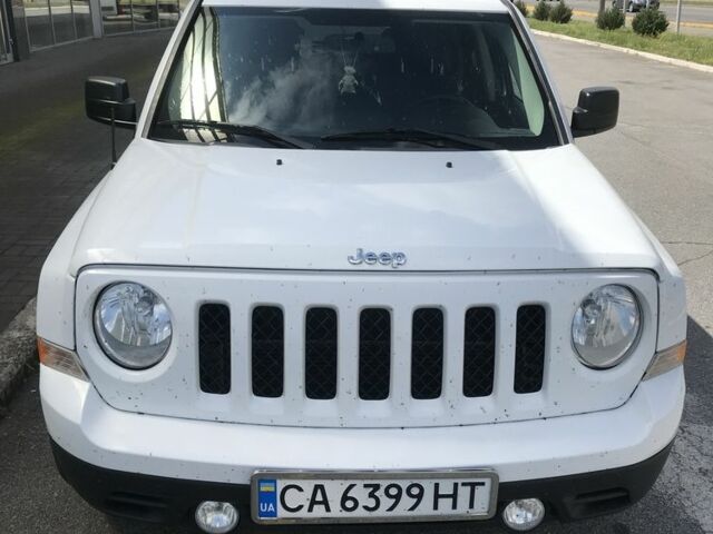 Белый Джип Патриот, объемом двигателя 2.4 л и пробегом 120 тыс. км за 10500 $, фото 1 на Automoto.ua