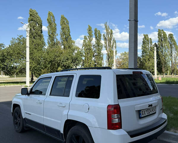 Белый Джип Патриот, объемом двигателя 1.97 л и пробегом 112 тыс. км за 9999 $, фото 2 на Automoto.ua