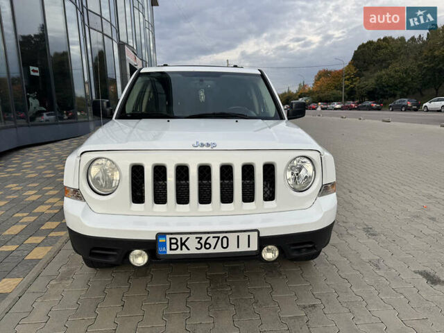 Белый Джип Патриот, объемом двигателя 2.36 л и пробегом 126 тыс. км за 12999 $, фото 1 на Automoto.ua