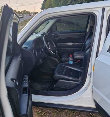 Белый Джип Патриот, объемом двигателя 2.4 л и пробегом 112 тыс. км за 11500 $, фото 2 на Automoto.ua