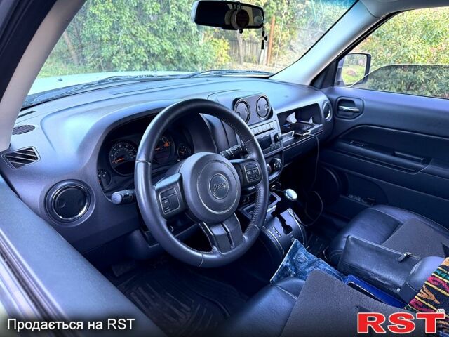 Білий Джип Patriot, об'ємом двигуна 2.4 л та пробігом 82 тис. км за 11200 $, фото 6 на Automoto.ua