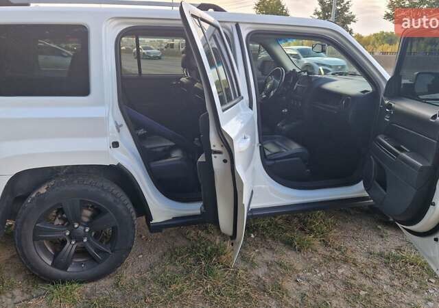 Белый Джип Патриот, объемом двигателя 2.4 л и пробегом 112 тыс. км за 11500 $, фото 3 на Automoto.ua