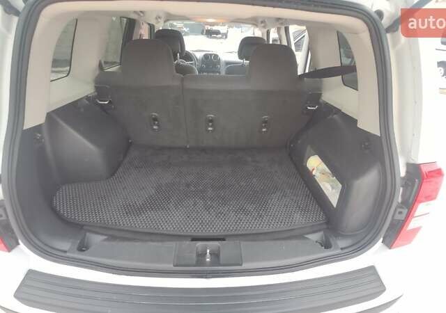 Белый Джип Патриот, объемом двигателя 2.4 л и пробегом 96 тыс. км за 10500 $, фото 11 на Automoto.ua