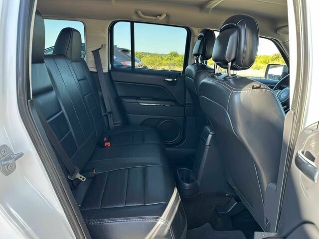 Белый Джип Патриот, объемом двигателя 2.4 л и пробегом 75 тыс. км за 7000 $, фото 12 на Automoto.ua