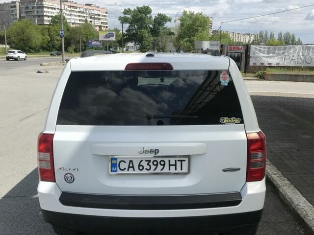 Белый Джип Патриот, объемом двигателя 2.4 л и пробегом 120 тыс. км за 10500 $, фото 2 на Automoto.ua