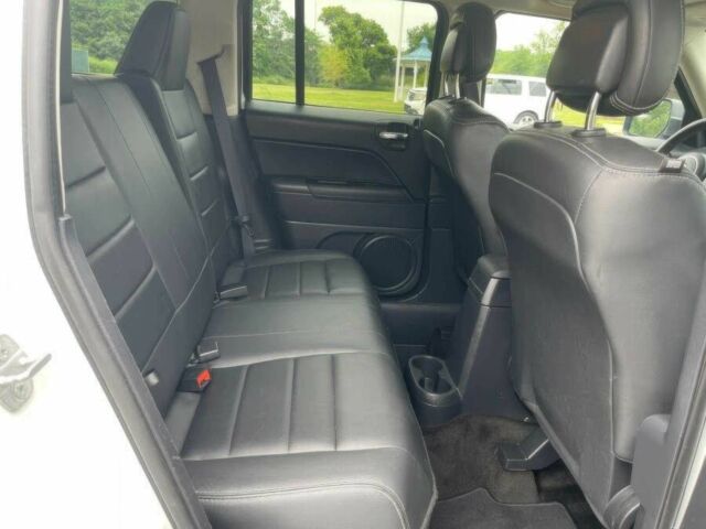 Белый Джип Патриот, объемом двигателя 2.4 л и пробегом 72 тыс. км за 3500 $, фото 11 на Automoto.ua