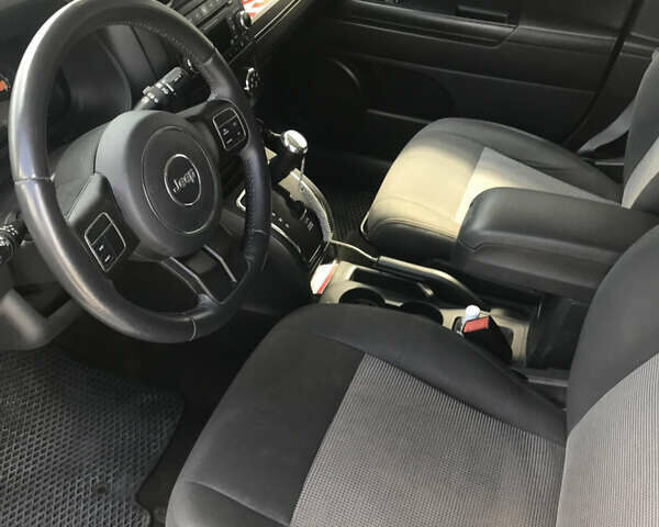 Белый Джип Патриот, объемом двигателя 2.4 л и пробегом 120 тыс. км за 10200 $, фото 5 на Automoto.ua