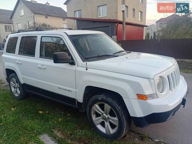 Белый Джип Патриот, объемом двигателя 2.36 л и пробегом 160 тыс. км за 8800 $, фото 2 на Automoto.ua
