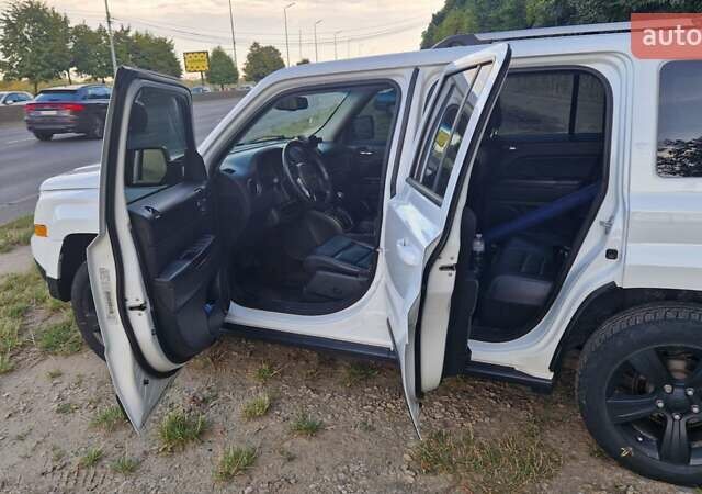Белый Джип Патриот, объемом двигателя 2.4 л и пробегом 112 тыс. км за 11500 $, фото 1 на Automoto.ua