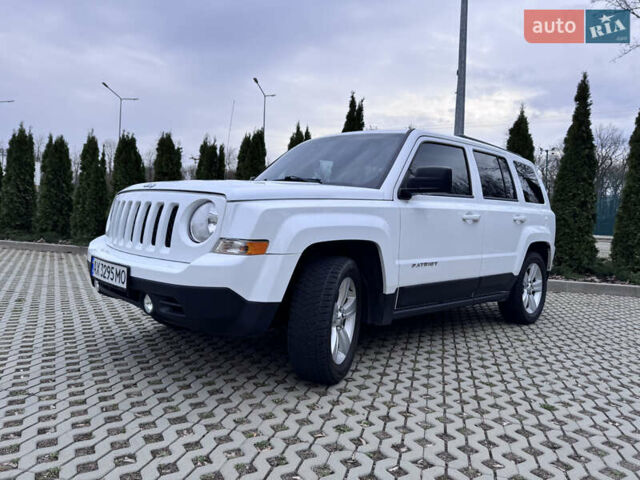 Білий Джип Patriot, об'ємом двигуна 2.36 л та пробігом 140 тис. км за 10000 $, фото 1 на Automoto.ua