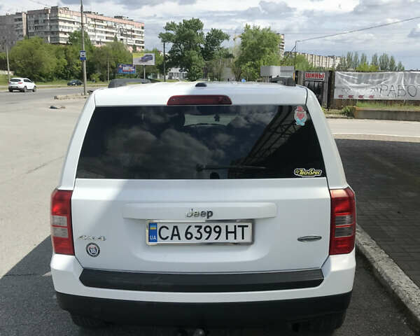 Белый Джип Патриот, объемом двигателя 2.4 л и пробегом 120 тыс. км за 10200 $, фото 2 на Automoto.ua