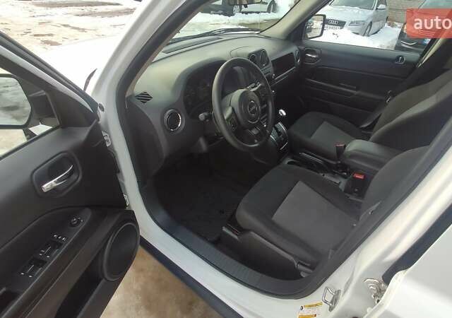 Белый Джип Патриот, объемом двигателя 2.4 л и пробегом 96 тыс. км за 10500 $, фото 4 на Automoto.ua