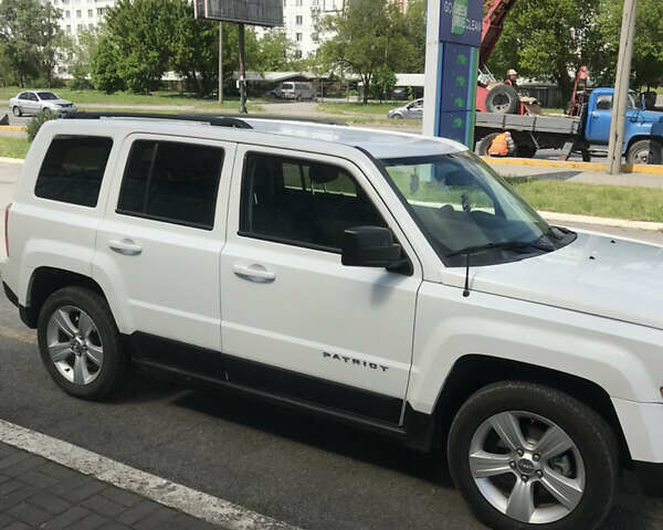 Белый Джип Патриот, объемом двигателя 2.4 л и пробегом 120 тыс. км за 10200 $, фото 1 на Automoto.ua
