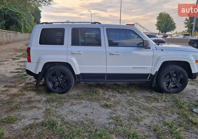 Белый Джип Патриот, объемом двигателя 2.4 л и пробегом 112 тыс. км за 11500 $, фото 5 на Automoto.ua