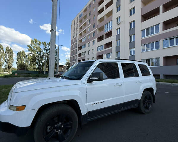 Белый Джип Патриот, объемом двигателя 1.97 л и пробегом 112 тыс. км за 9999 $, фото 4 на Automoto.ua