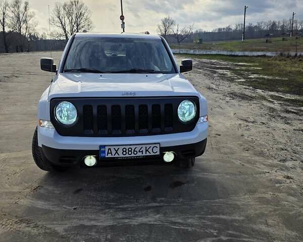 Белый Джип Патриот, объемом двигателя 2.36 л и пробегом 104 тыс. км за 11500 $, фото 5 на Automoto.ua