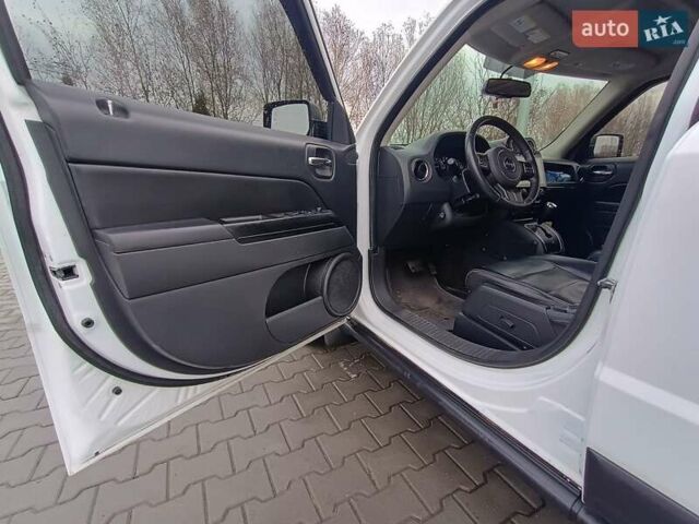 Білий Джип Patriot, об'ємом двигуна 2.36 л та пробігом 80 тис. км за 12700 $, фото 17 на Automoto.ua