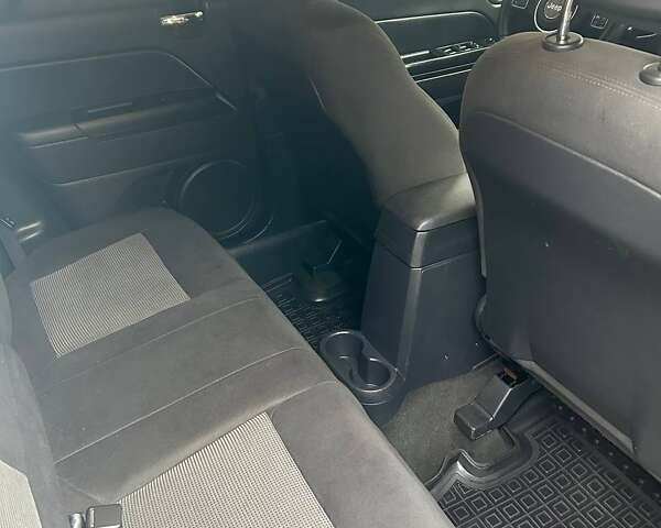 Білий Джип Patriot, об'ємом двигуна 2 л та пробігом 117 тис. км за 10900 $, фото 8 на Automoto.ua
