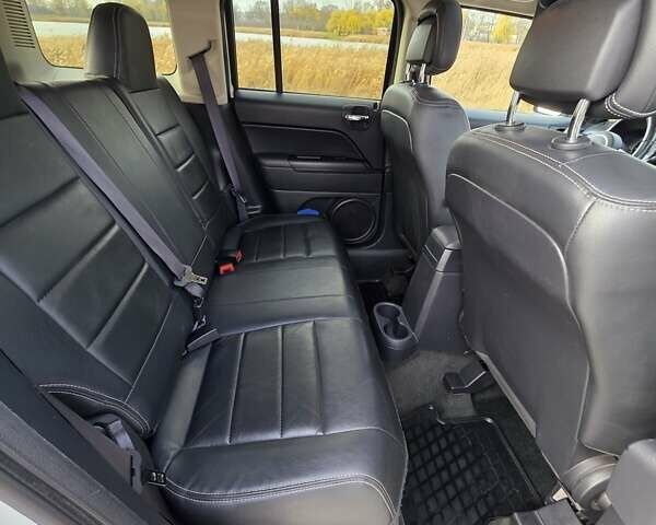 Белый Джип Патриот, объемом двигателя 2.36 л и пробегом 104 тыс. км за 11500 $, фото 15 на Automoto.ua