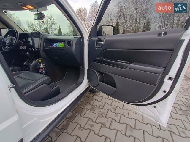 Білий Джип Patriot, об'ємом двигуна 2.36 л та пробігом 80 тис. км за 12700 $, фото 20 на Automoto.ua