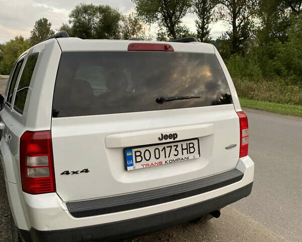 Белый Джип Патриот, объемом двигателя 2.36 л и пробегом 220 тыс. км за 9000 $, фото 1 на Automoto.ua