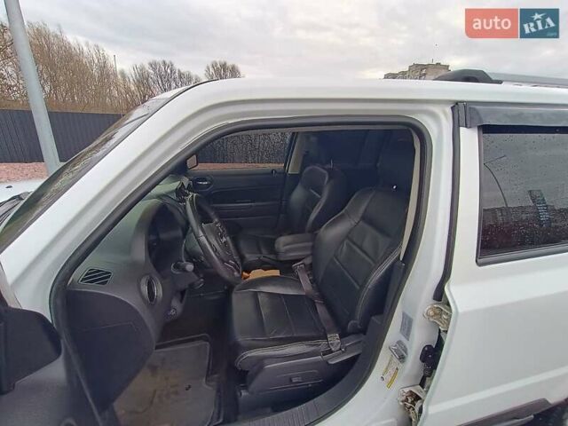 Білий Джип Patriot, об'ємом двигуна 2.36 л та пробігом 80 тис. км за 12700 $, фото 19 на Automoto.ua