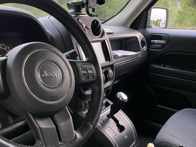 Білий Джип Patriot, об'ємом двигуна 2.36 л та пробігом 220 тис. км за 8800 $, фото 3 на Automoto.ua
