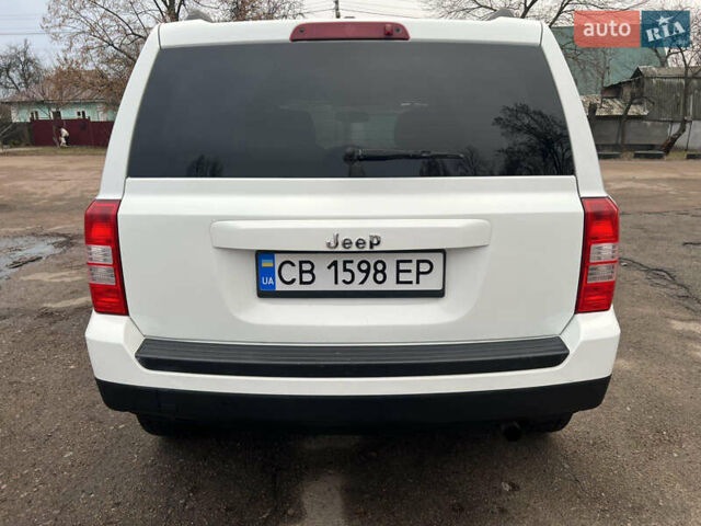Белый Джип Патриот, объемом двигателя 2 л и пробегом 210 тыс. км за 8500 $, фото 7 на Automoto.ua