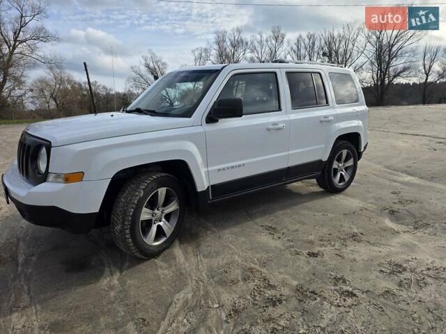Белый Джип Патриот, объемом двигателя 2.36 л и пробегом 104 тыс. км за 11500 $, фото 3 на Automoto.ua