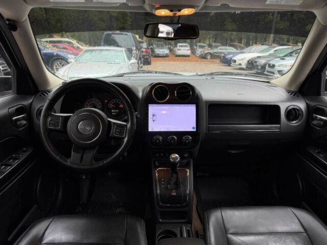 Белый Джип Патриот, объемом двигателя 2.4 л и пробегом 53 тыс. км за 5400 $, фото 8 на Automoto.ua