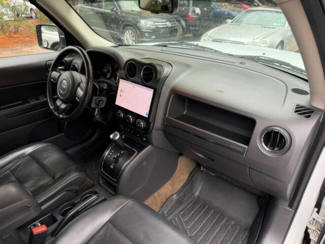 Белый Джип Патриот, объемом двигателя 2.4 л и пробегом 53 тыс. км за 5400 $, фото 7 на Automoto.ua