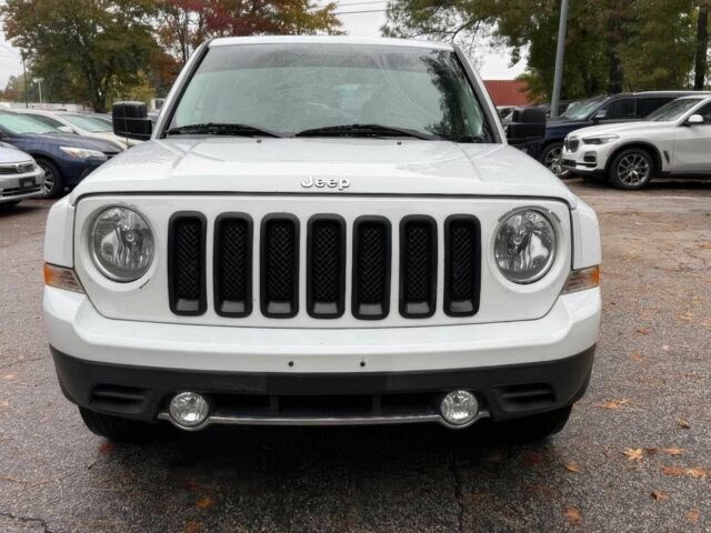 Белый Джип Патриот, объемом двигателя 2.4 л и пробегом 53 тыс. км за 5400 $, фото 1 на Automoto.ua