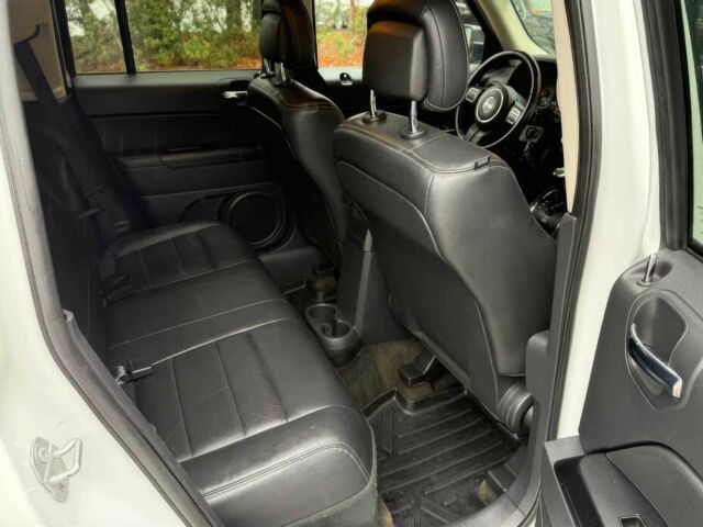 Белый Джип Патриот, объемом двигателя 2.4 л и пробегом 53 тыс. км за 5400 $, фото 11 на Automoto.ua