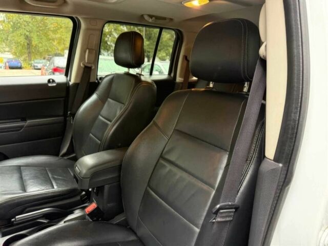 Белый Джип Патриот, объемом двигателя 2.4 л и пробегом 53 тыс. км за 5400 $, фото 10 на Automoto.ua