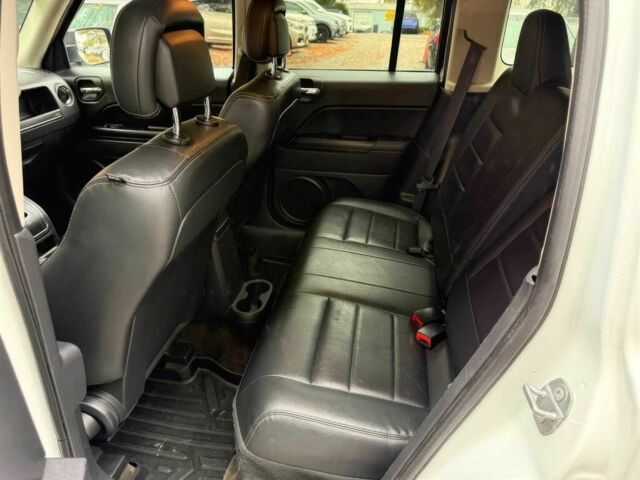 Белый Джип Патриот, объемом двигателя 2.4 л и пробегом 53 тыс. км за 5400 $, фото 12 на Automoto.ua