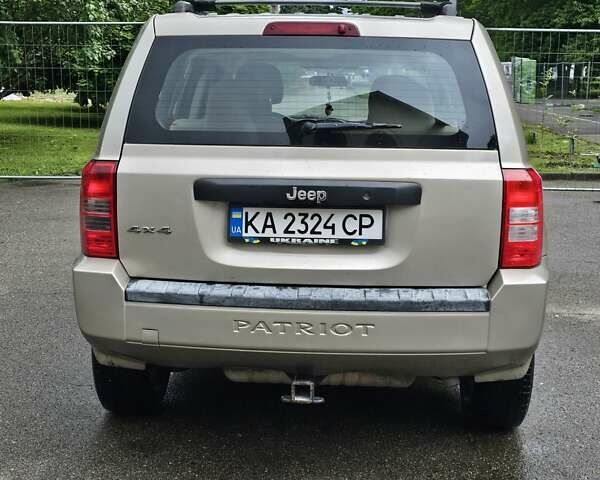 Бежевый Джип Патриот, объемом двигателя 2.36 л и пробегом 220 тыс. км за 7200 $, фото 6 на Automoto.ua