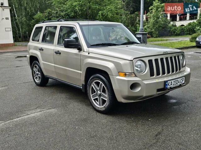 Бежевый Джип Патриот, объемом двигателя 2.36 л и пробегом 220 тыс. км за 7200 $, фото 3 на Automoto.ua