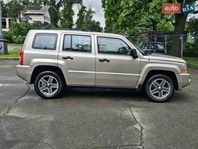Бежевый Джип Патриот, объемом двигателя 2.36 л и пробегом 220 тыс. км за 7200 $, фото 9 на Automoto.ua