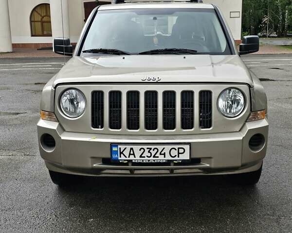 Бежевый Джип Патриот, объемом двигателя 2.36 л и пробегом 220 тыс. км за 7200 $, фото 4 на Automoto.ua