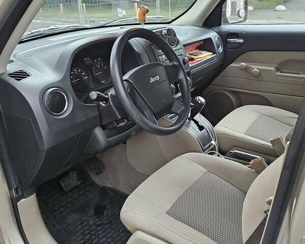 Бежевый Джип Патриот, объемом двигателя 2.36 л и пробегом 220 тыс. км за 7200 $, фото 2 на Automoto.ua