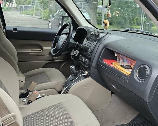 Бежевый Джип Патриот, объемом двигателя 2.36 л и пробегом 220 тыс. км за 7200 $, фото 18 на Automoto.ua