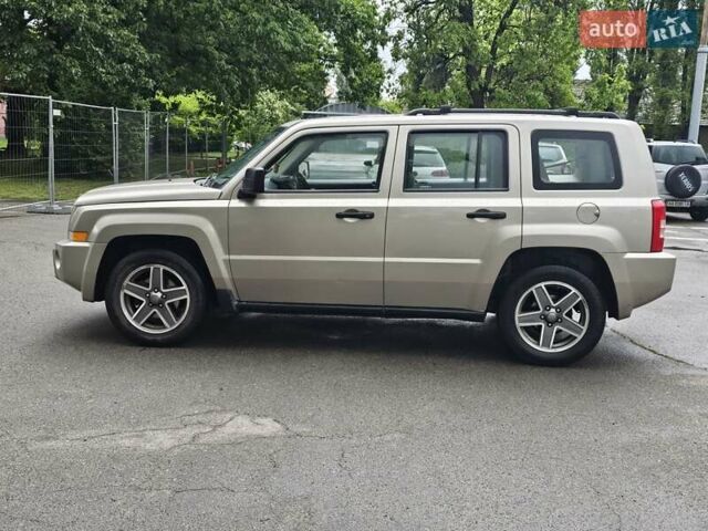 Бежевый Джип Патриот, объемом двигателя 2.36 л и пробегом 220 тыс. км за 7200 $, фото 11 на Automoto.ua