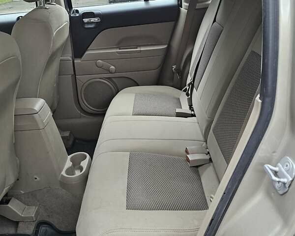 Бежевый Джип Патриот, объемом двигателя 2.36 л и пробегом 220 тыс. км за 7200 $, фото 19 на Automoto.ua