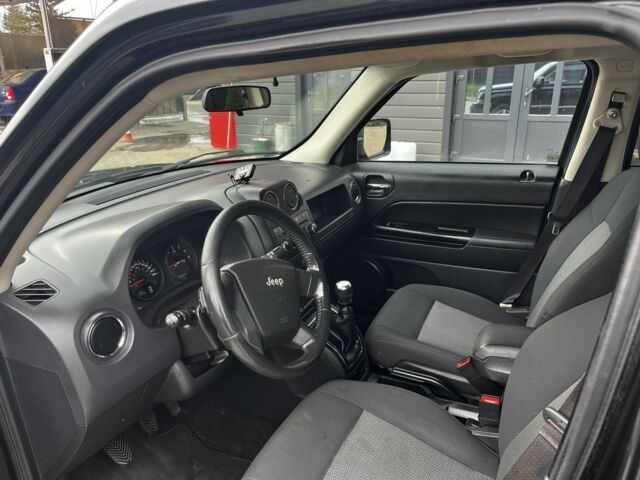 Черный Джип Патриот, объемом двигателя 2 л и пробегом 226 тыс. км за 3100 $, фото 4 на Automoto.ua