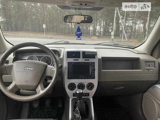 Черный Джип Патриот, объемом двигателя 2 л и пробегом 269 тыс. км за 8300 $, фото 10 на Automoto.ua