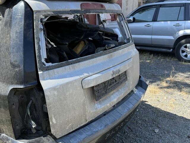 Черный Джип Патриот, объемом двигателя 2 л и пробегом 200 тыс. км за 3000 $, фото 3 на Automoto.ua