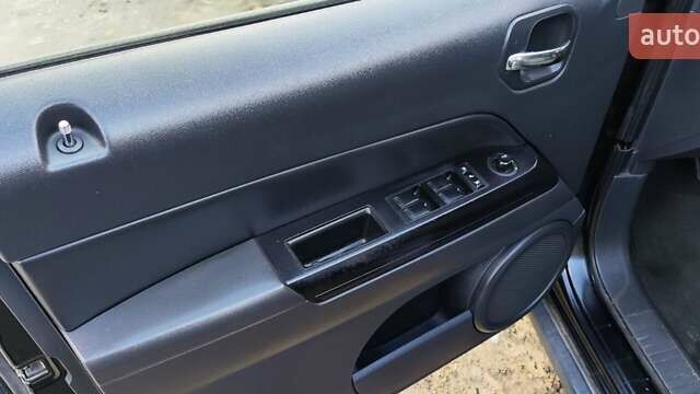 Черный Джип Патриот, объемом двигателя 2.36 л и пробегом 280 тыс. км за 4500 $, фото 30 на Automoto.ua