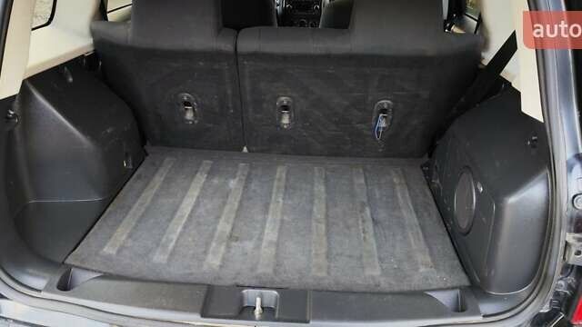 Черный Джип Патриот, объемом двигателя 2.36 л и пробегом 280 тыс. км за 4500 $, фото 26 на Automoto.ua